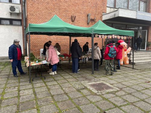 Adventi vásár és jótékonysági ételosztás